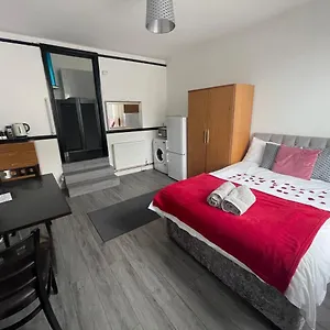 Modern Studio With Free Parking Near Sea-station-shops Brighton